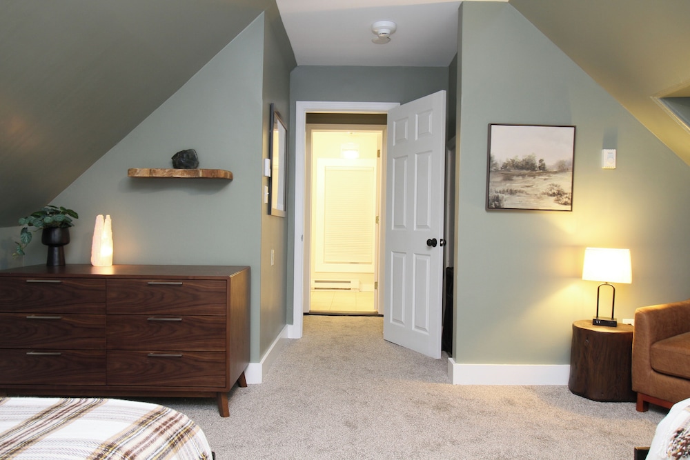 The Aurora Inn & Cottages