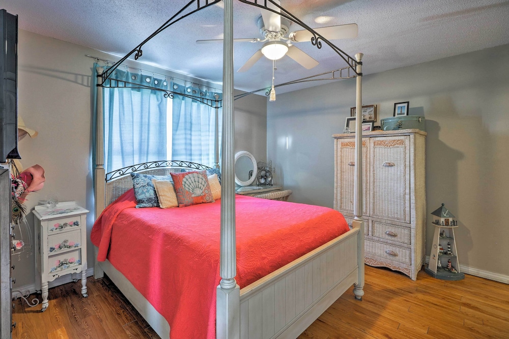 Lovely Dauphin Island Cottage w/ Deck & Gulf Views view 5