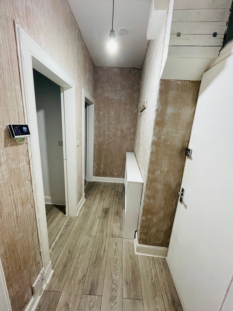 1 Bedroom Pet Friendly Apt Wd Free Wifi, Parking, Netflix & Pool Table. Sleeps 3