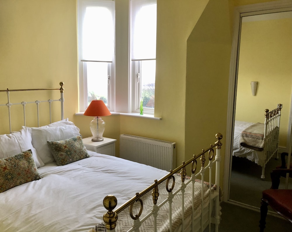 Charming 2-bed Apartment in Waterloo, Liverpool view 3