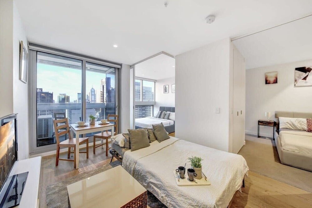 Stylish Pet-friendly 2BR Stay, Near Southern Cross