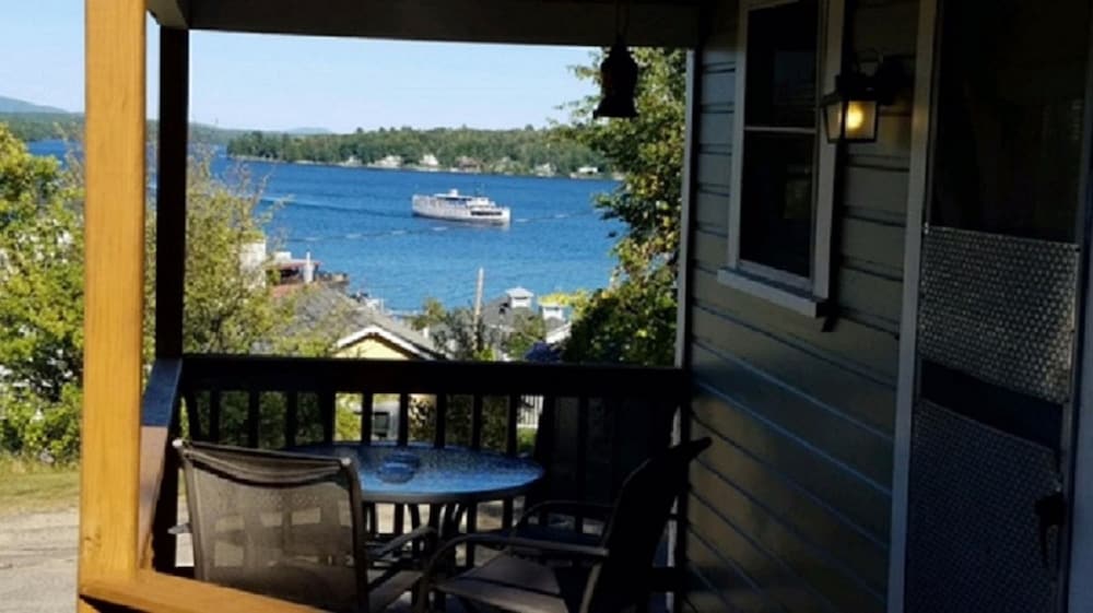 Lakeview House & Cottages