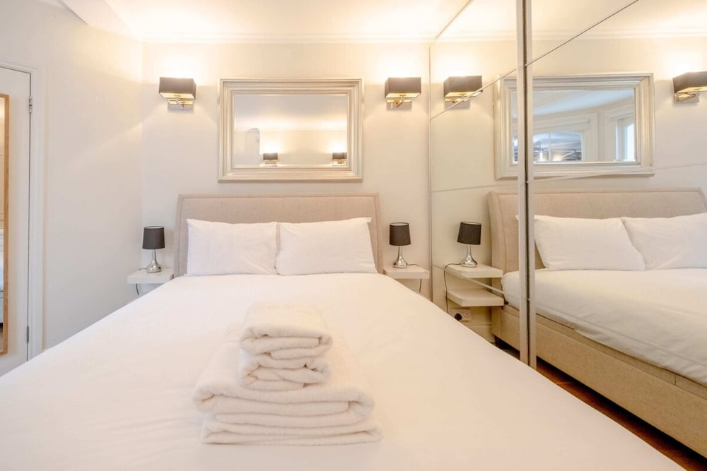 Gorgeous 2BD Flat With Patio - South Kensington!