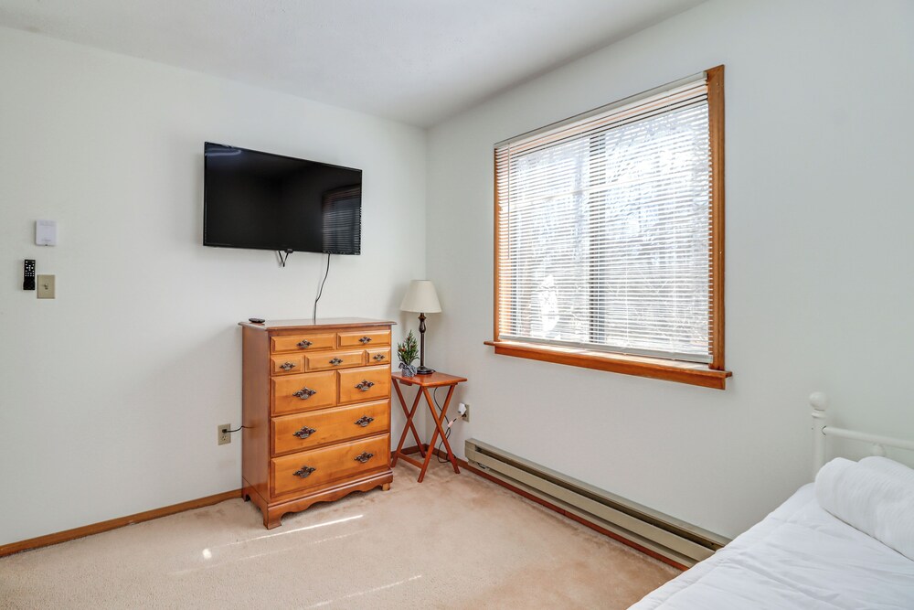 3 Mi to Tobyhanna State Park: Home w/ Serene Deck!