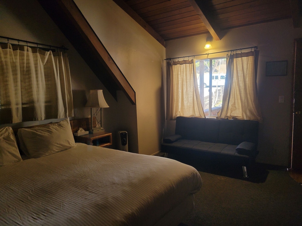 Sleepy Hollow Cabins and Hotel