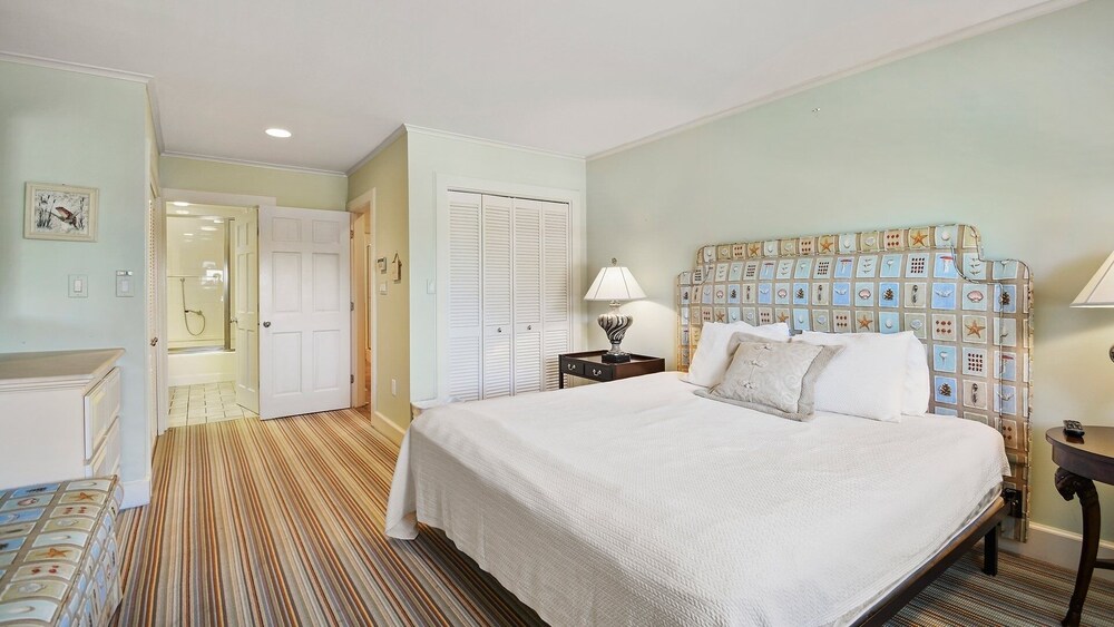 Pawleys Island Vacations - Nicely Furnished Downstairs Villa; That Opens To A Porch Overlooking The Ocean 2 Bedroom Villa by RedAwning - Property Image 5