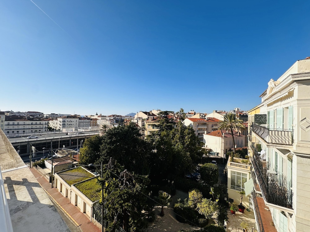 Superb Penthouse in Centre of Cannes Stunning Views Air-conditioning Internet Near the Palais - 532
