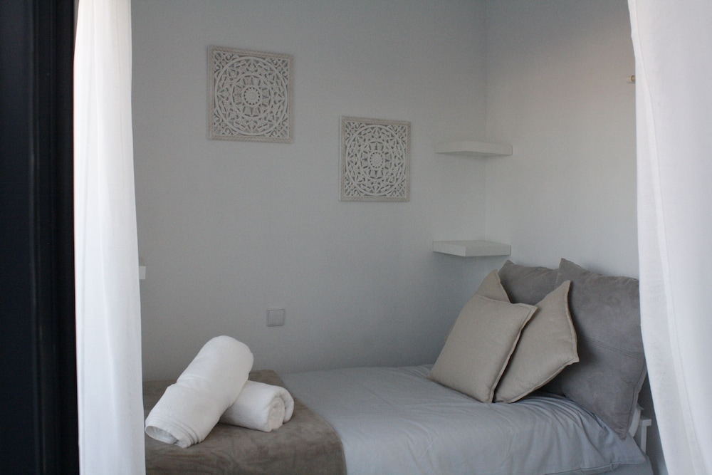 APARTAHOTEL MADRID URBAN SUITES - EDIFICIO EXCLUSIVO - 7 Apartments Boutique Full Equiped