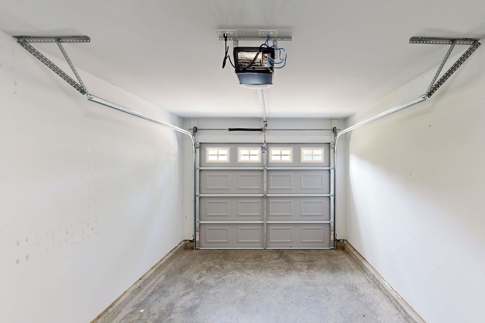3BR Charming, Dog Friendly Home w/ Fire Pit!