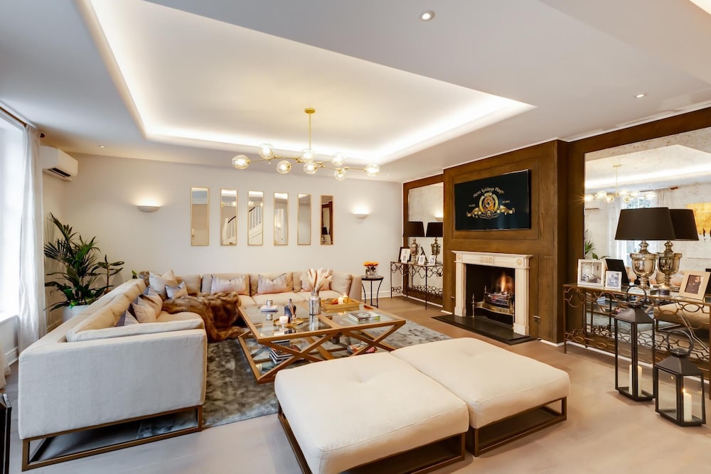 49 Cheyne Place in London