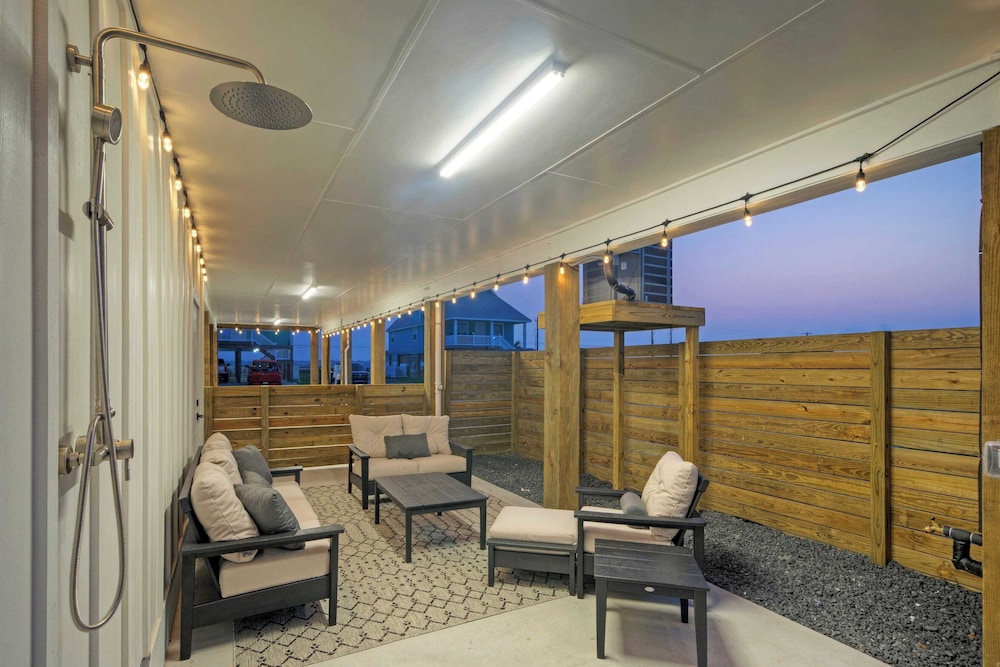 Sleeps 24 2 Homes, Priv Pool, Swing Bar, Patio Lounge Near Nature Preserve