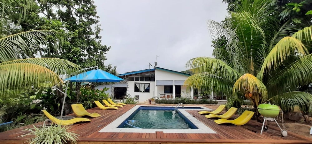 Castaway Lodge