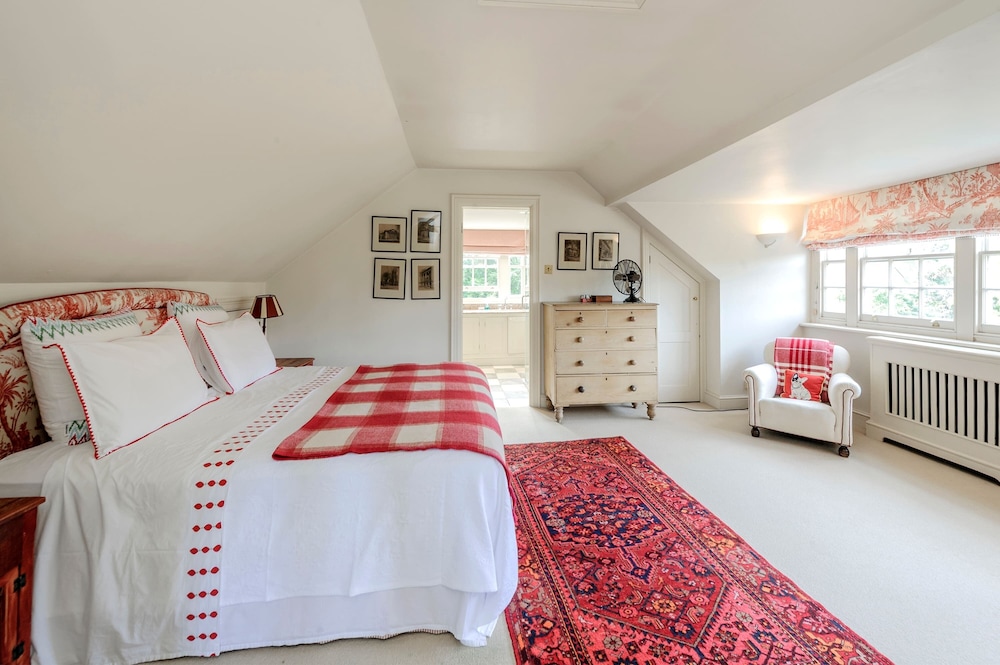 Beautiful Family Home w Garden Pool - Wimbledon