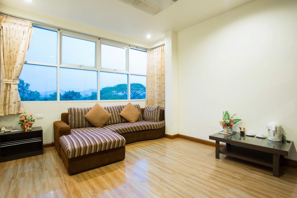 Tharakiree Place Hotel