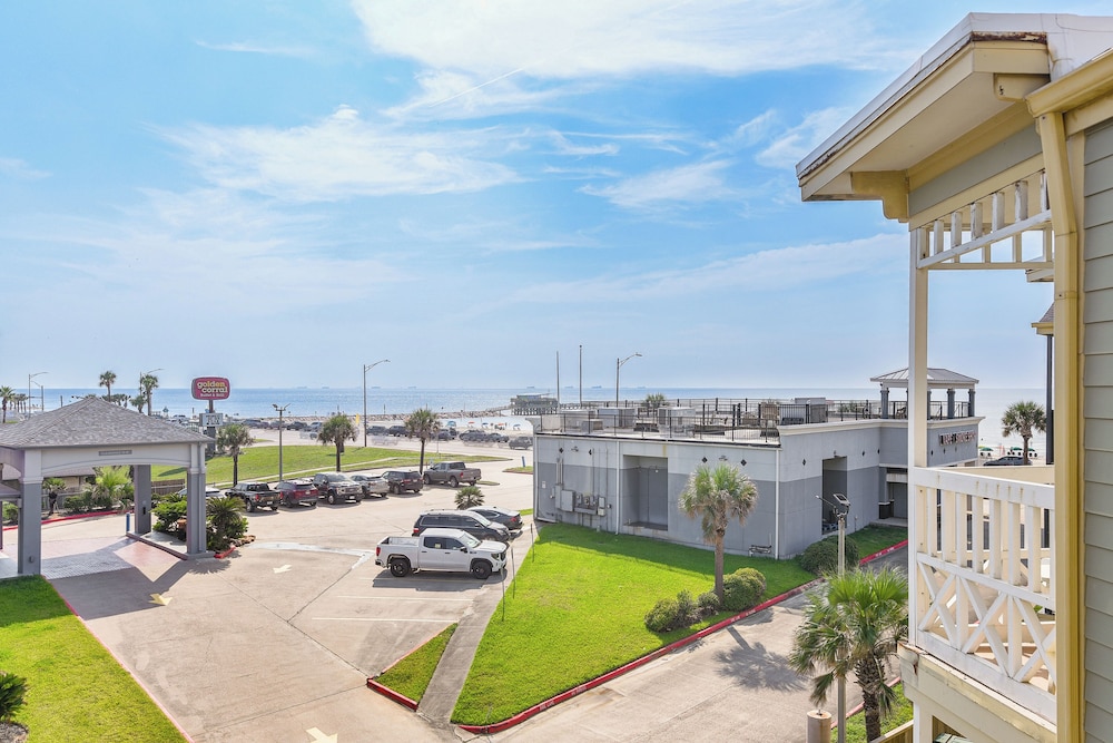 Pool & Hot Tub Access: Beachside Galveston Condo!