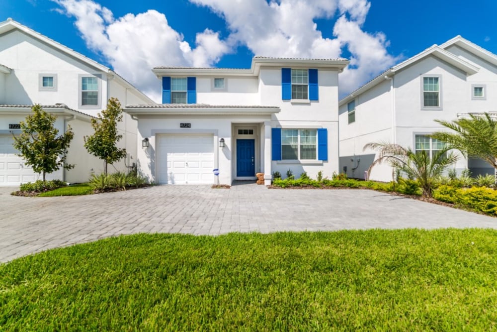 Cool and Modern 5 Bed 4 Ba Game Room Pool Spa 4724sh - Image 1