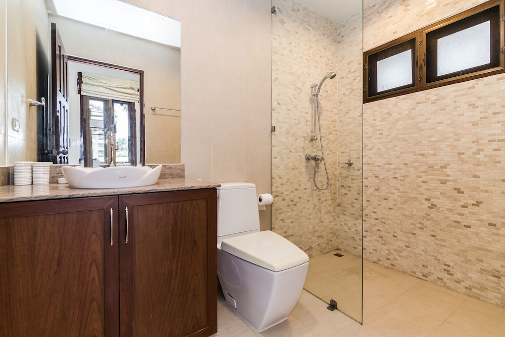 4 Bedroom Private Bali Style Villa HH1