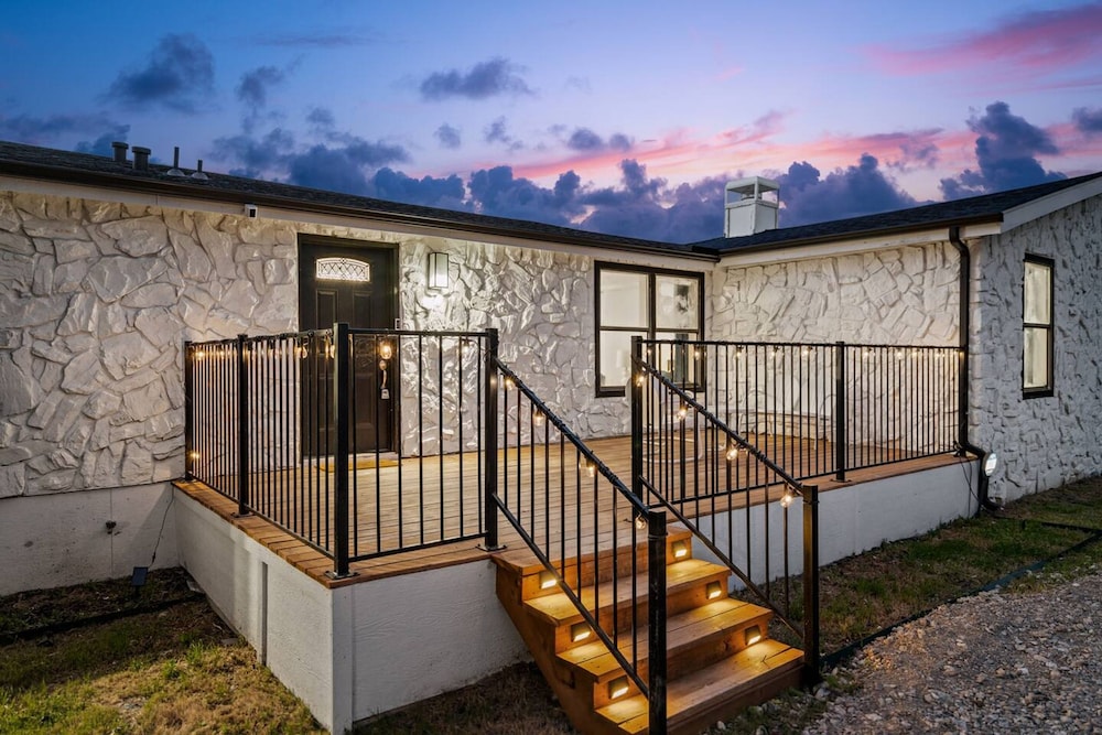 Spacious House-single Level Near Lake Huge Parking