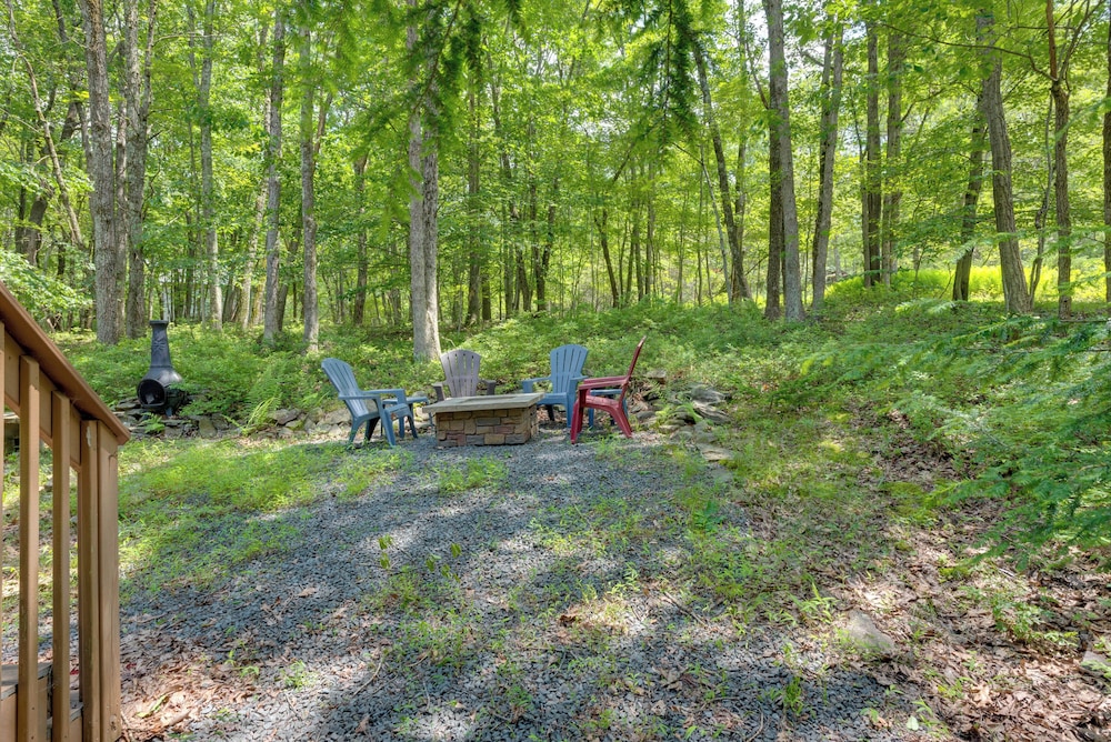 Game Room + Lake Access: Albrightsville Escape