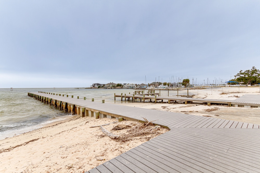 Charming Coastal Pensacola Home 1 Mi to Palafox St