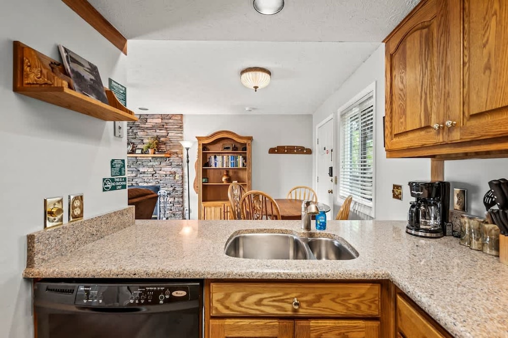 Sauna Mountain Views Indoor Pool Sleeps 4