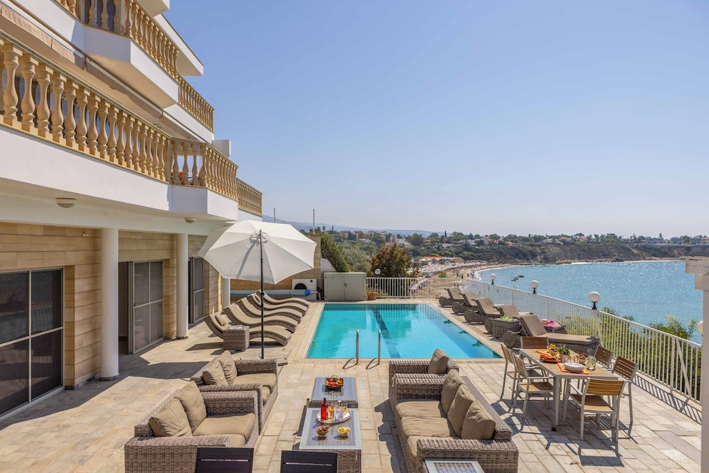 Katina Beach Villa