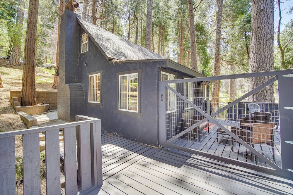 Crestline Vacation Rental, Close to Hiking Trails!