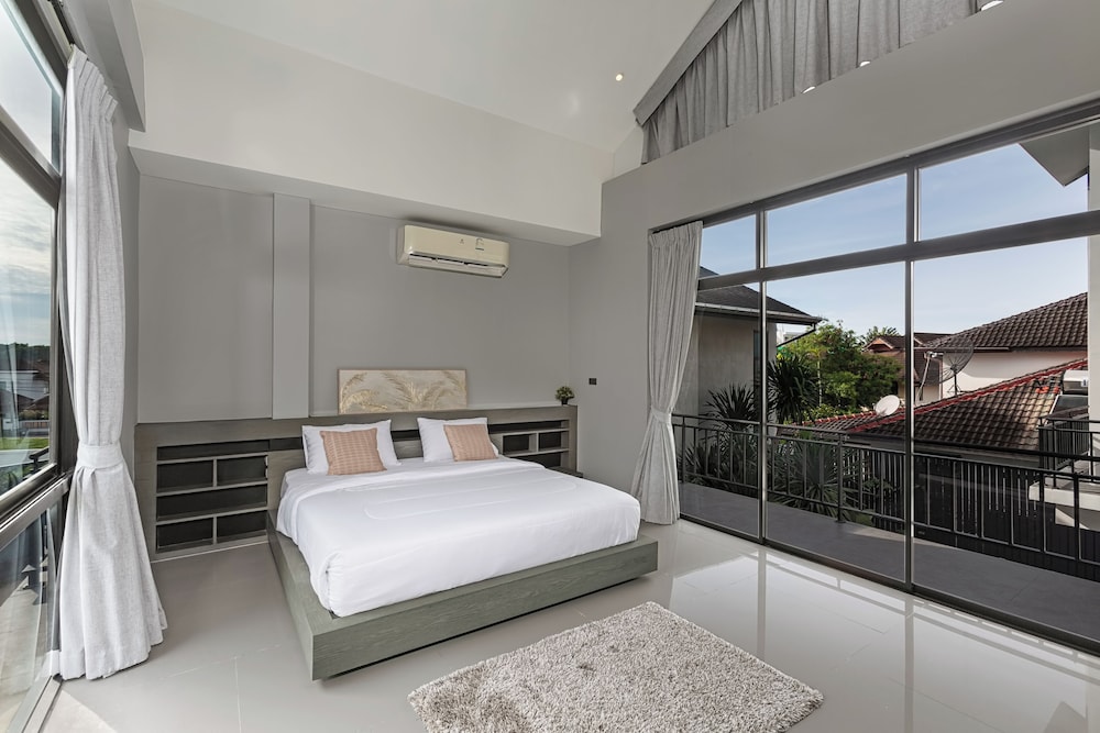 3-Bedroom Wallaya pool villa in Bangtao