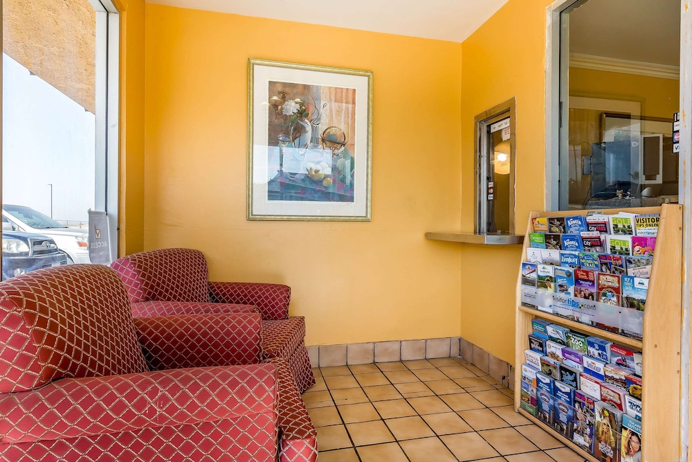Economy Inn Buttonwillow Bakersfield I-5 view 2