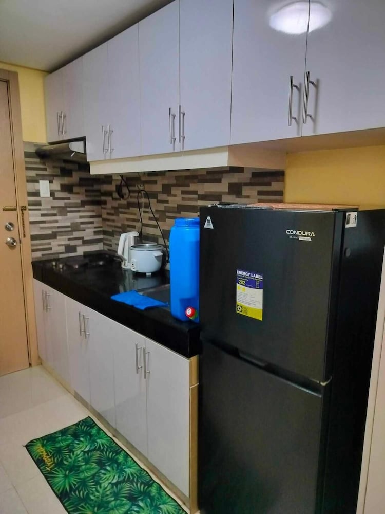 Spacious 1-bedroom Condo in Quezon City With Private Pool