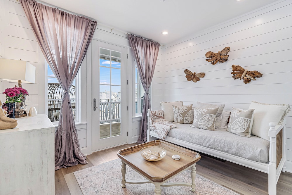 Beach Grace 204 TAI