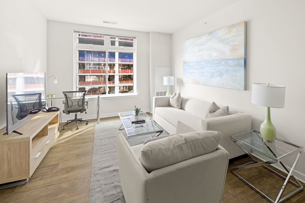 Global Luxury Suites at Reston - Property Image 33