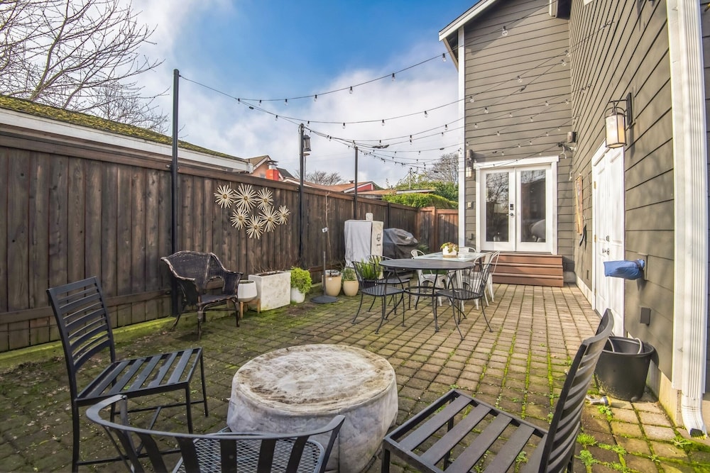 Spacious Family Retreat Media Room & Patio 3 Bedroom Home