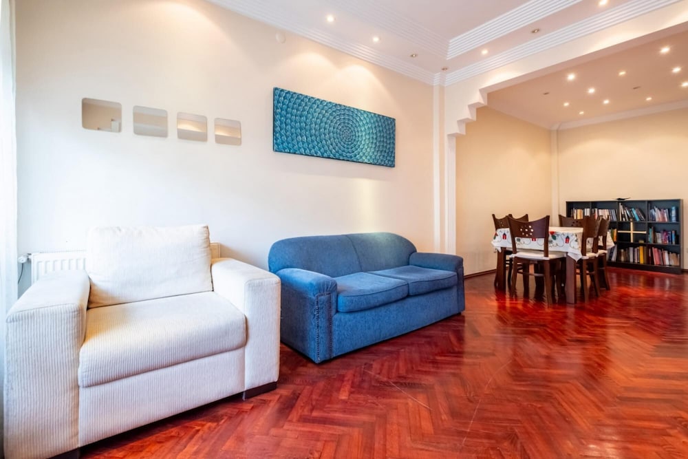 Bright and Central Flat in Kadikoy With Balcony