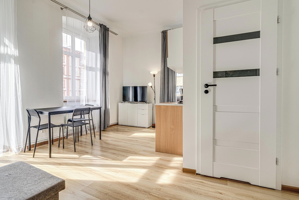 RentPlanet - Apartamenty Żeromskiego view 4