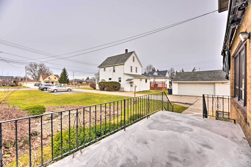 Vacation Rental ~ 8 Mi to Keybank Center! view 5