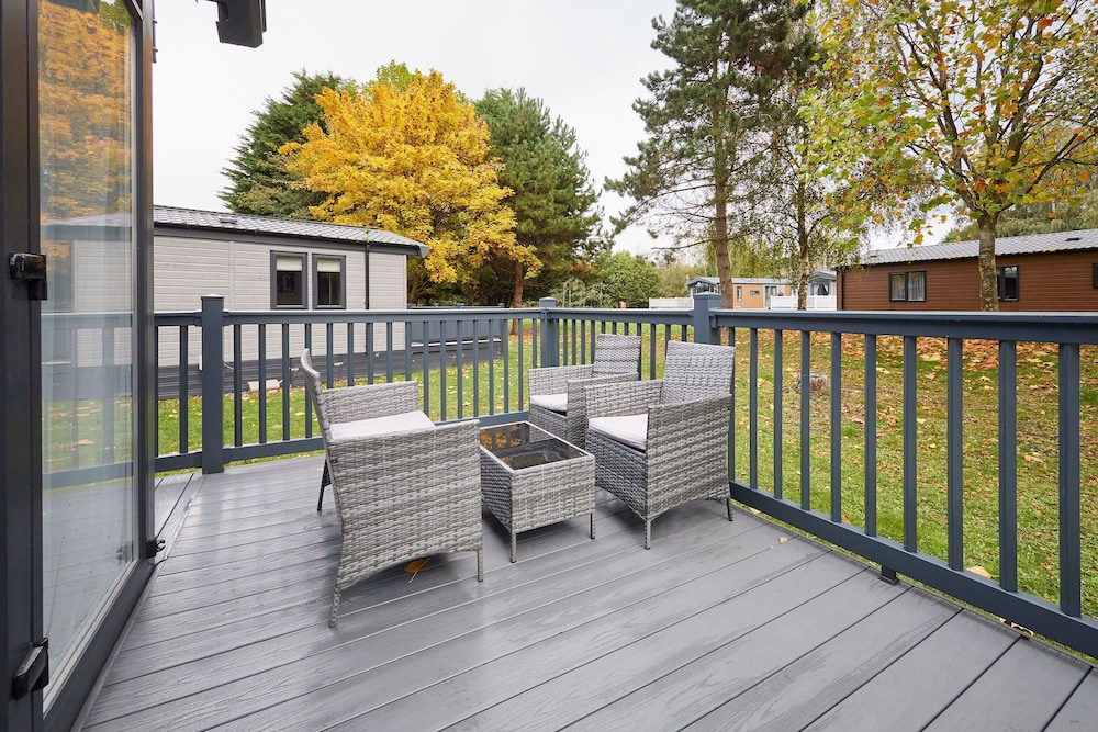 Host Stay Royal Pines Lodge