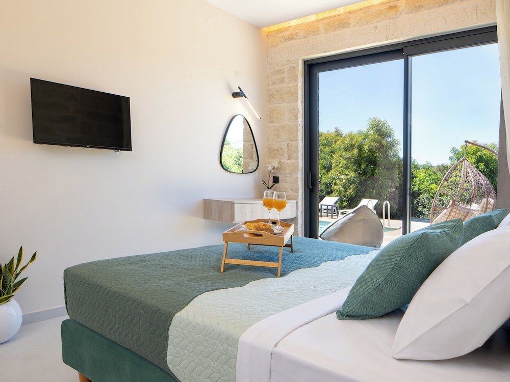 PanStel Luxury Villas - pools & jacuzzi