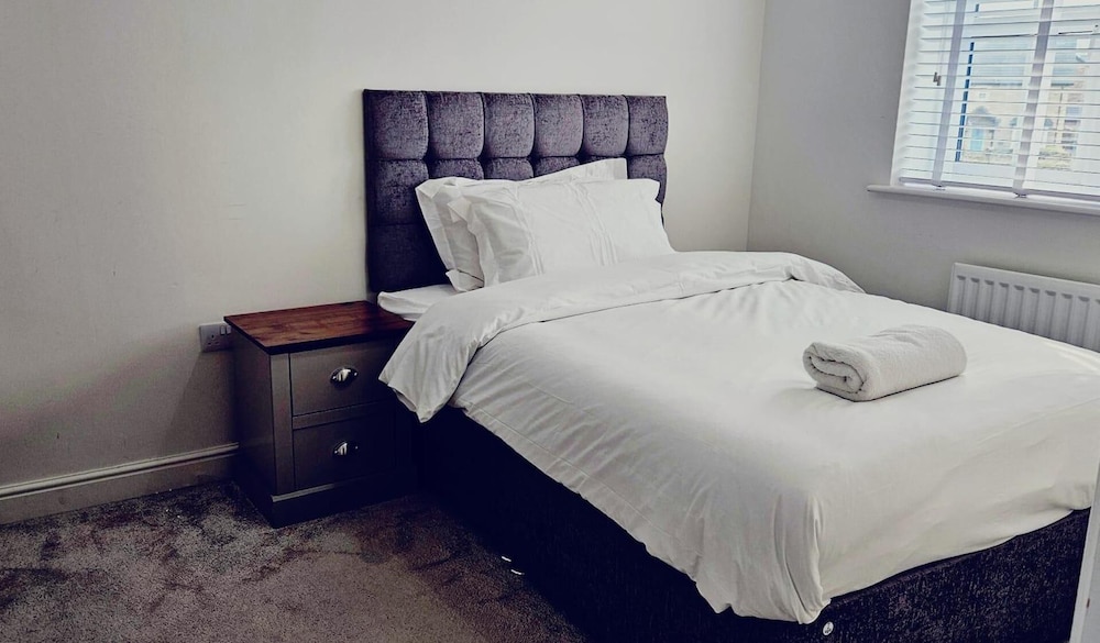 House - Sleeps 11 - Parking - Station Close