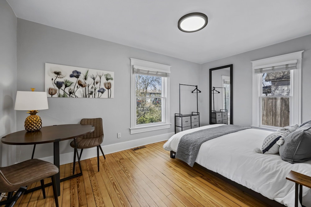 Charming Bungalow With Hot Tub, Fire Pit & Bikes view 3