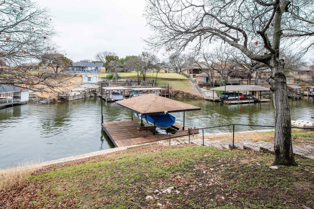 Lake House At Granbury 3 Bedroom Home
