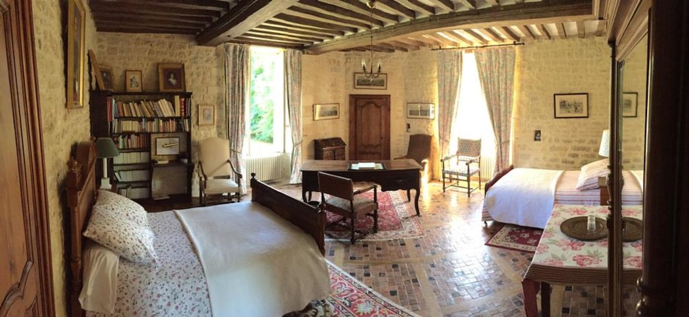 Château d'Asnieres en Bessin view 2