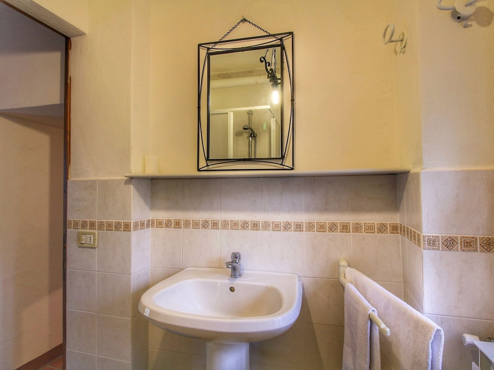 Farmhouse With Stables, Horses and the Ability to Make Horseback Riding