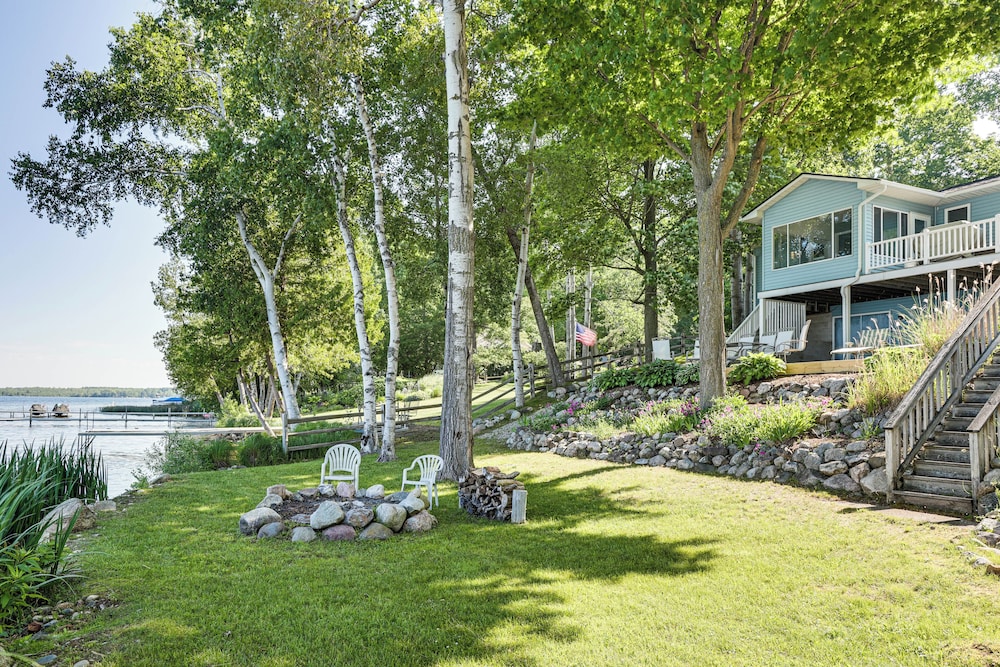 Waterfront Home on Duck Lake: 8 Mi to State Park!