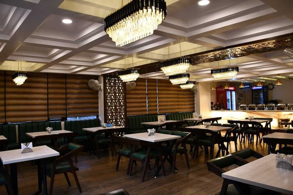 Hotel Leosh Lansdwone