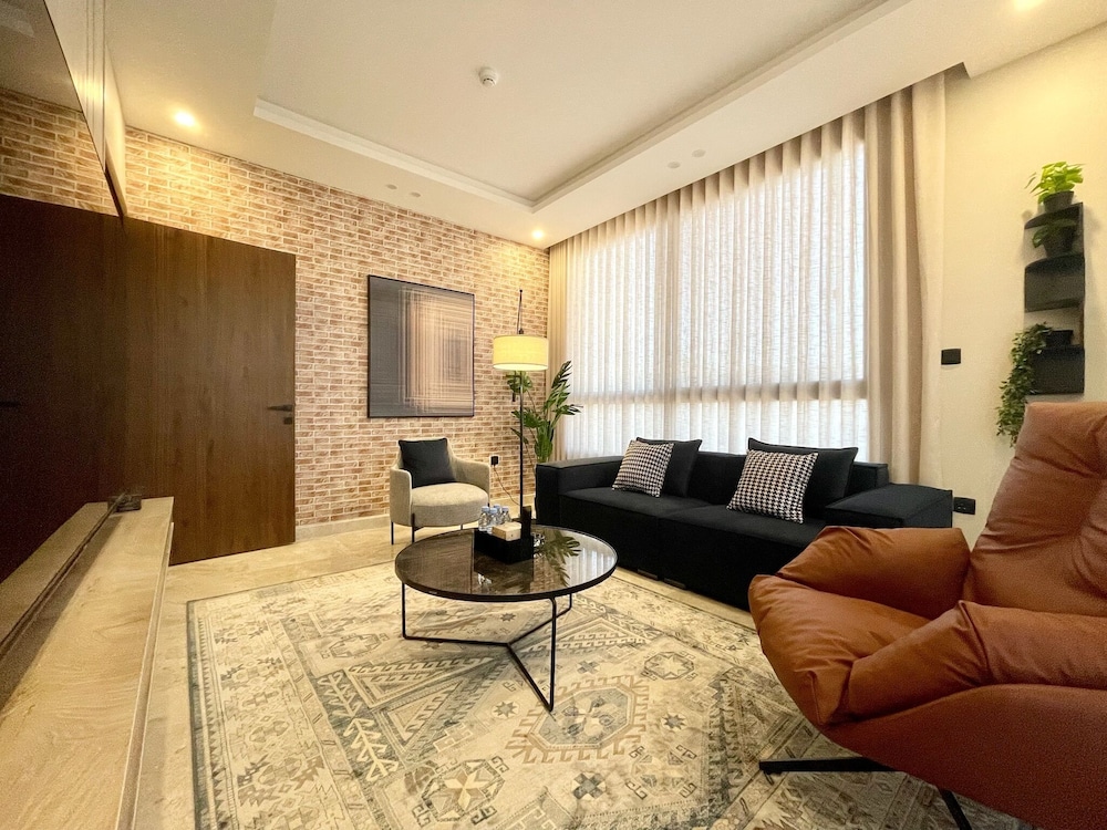 C Living - Premium 3 Bedroom - AQIQ