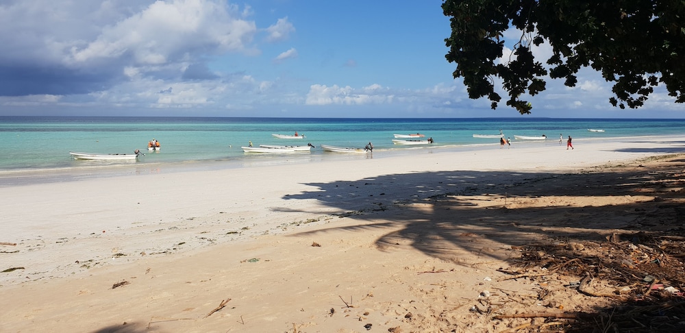 Ocean Breeze Lodge