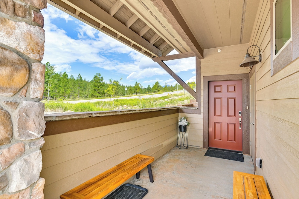 2 Mi to Dtwn & Nau: Flagstaff Condo w/ Patio! view 2