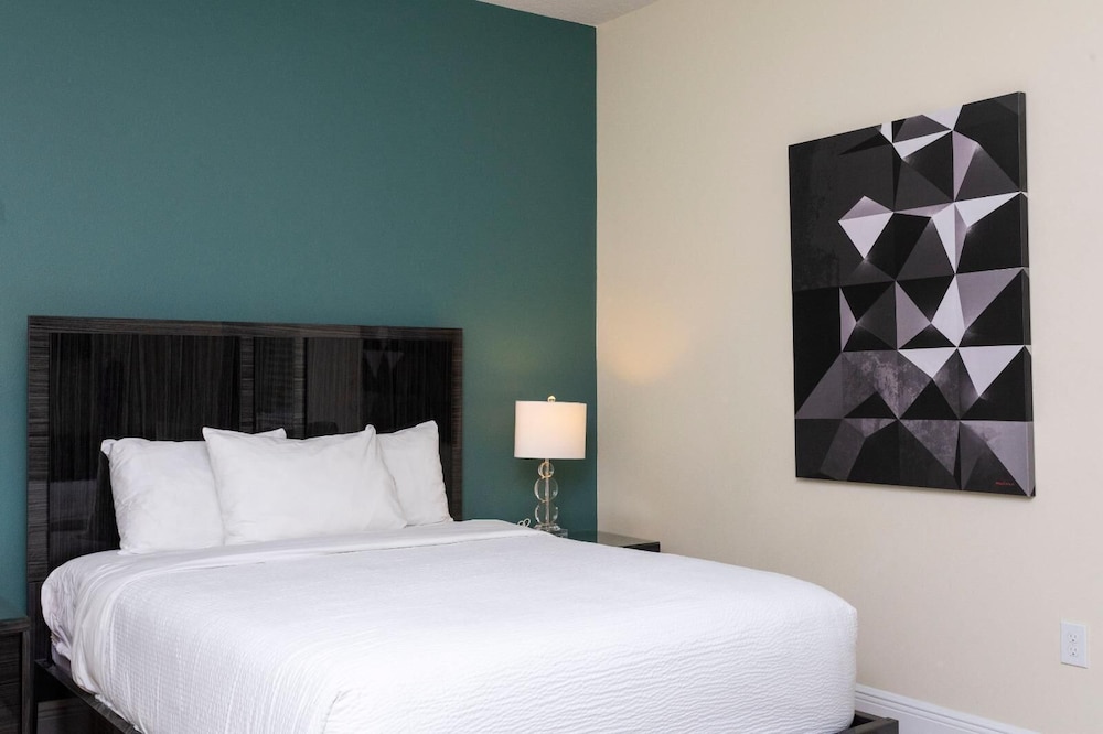 421 NP - Exquisite Retreat at Encore Resort