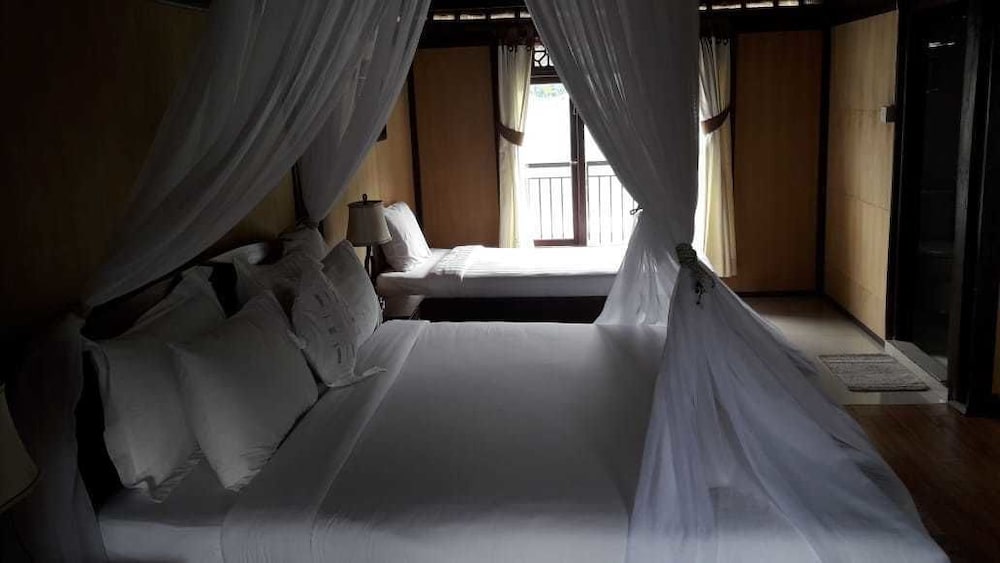 Batur Lakeside Huts